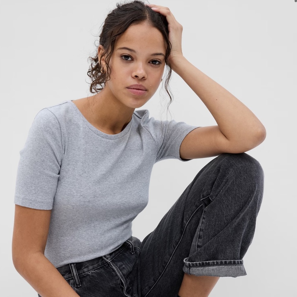 GAP Modern Crewneck Half Sleeve T-Shirt - XS